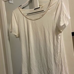 tahari simple chain and silk hem tshirt